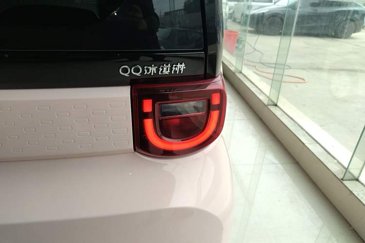 Used Chery QQ Ice Cream 2022 120km Conical Shape Lithium Iron Phosphate Exterior 3