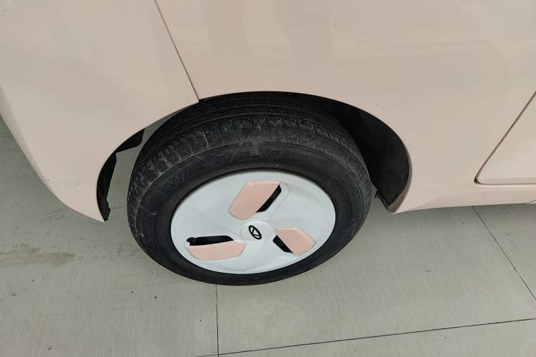 Used Chery QQ Ice Cream 2022 120km Conical Shape Lithium Iron Phosphate Exterior 5