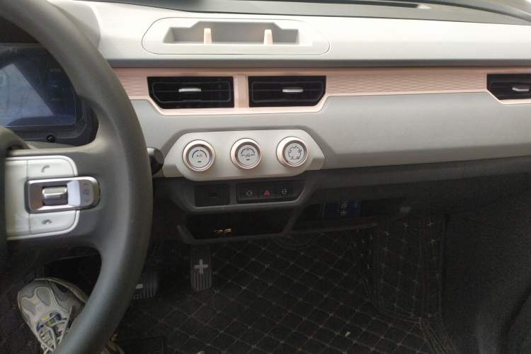 Used Chery QQ Ice Cream 2022 170km Sundae Phosphate Lithium-Ion Audio And AC Panel