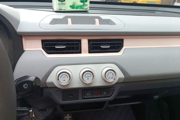 Used Chery QQ Ice Cream 2022 120km Conical Shape Lithium Iron Phosphate Audio And AC Panel