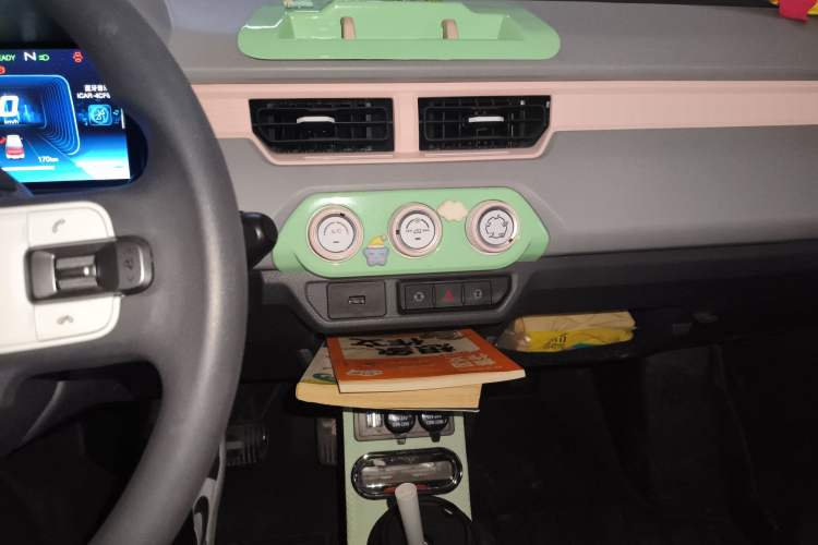 Used Chery QQ Ice Cream 2022 170km Sundae Ternary Lithium Audio And AC Panel