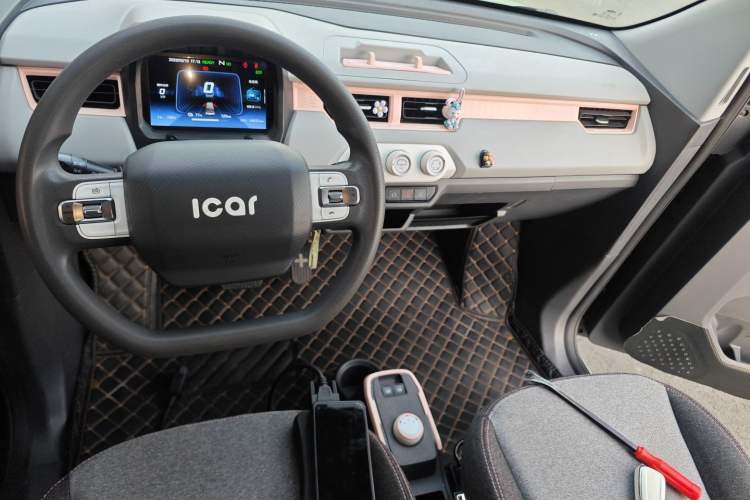 Used Chery QQ Ice Cream 2022 170km Sundae Phosphate Lithium-Ion Center Console
