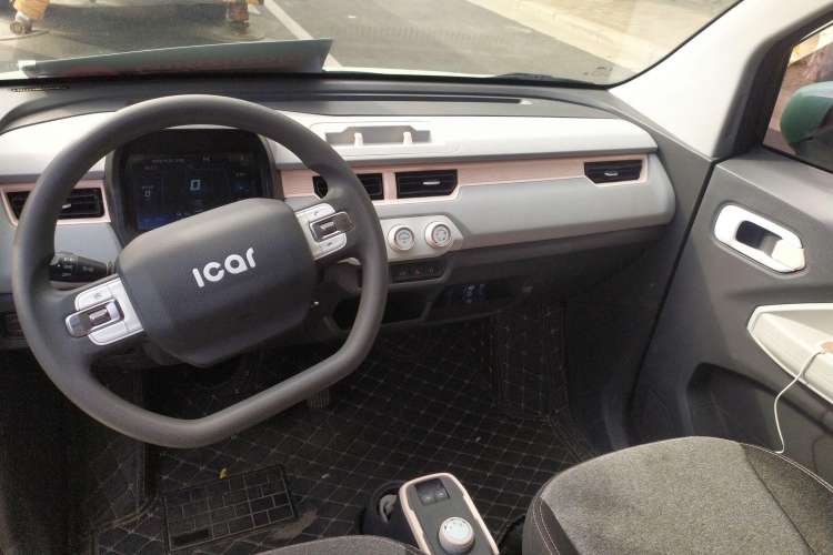 Used Chery QQ Ice Cream 2022 170km Sundae Phosphate Lithium-Ion Center Console