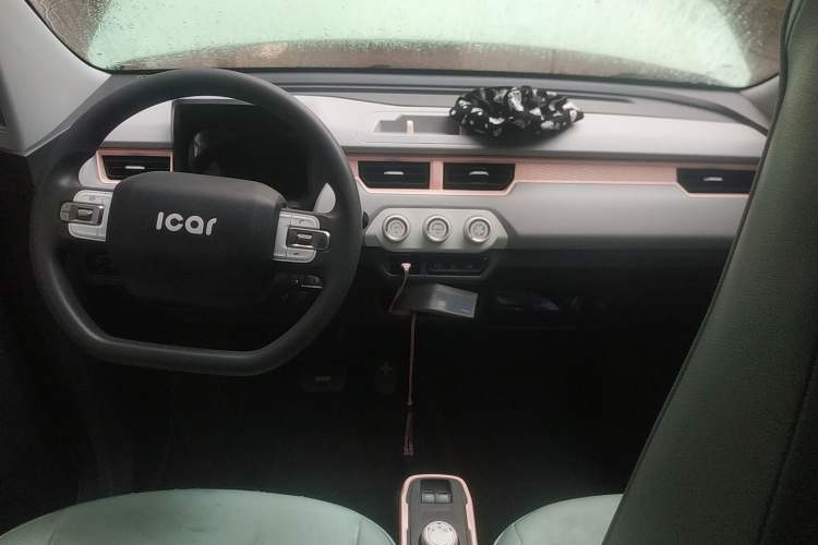 Used Chery QQ Ice Cream 2022 170km Sundae Phosphate Lithium-Ion Center Console