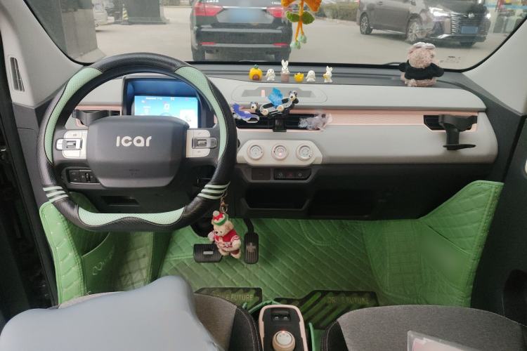 Used Chery QQ Ice Cream 2022 170km Sundae Phosphate Lithium-Ion Center Console