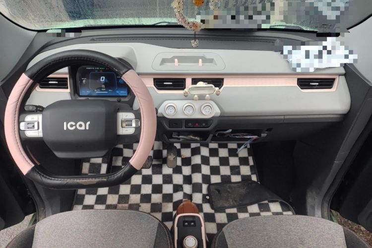 Used Chery QQ Ice Cream 2022 120km Conical Shape Lithium Iron Phosphate Center Console