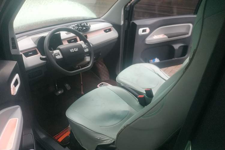 Used Chery QQ Ice Cream 2022 170km Sundae Phosphate Lithium-Ion Driver Seat