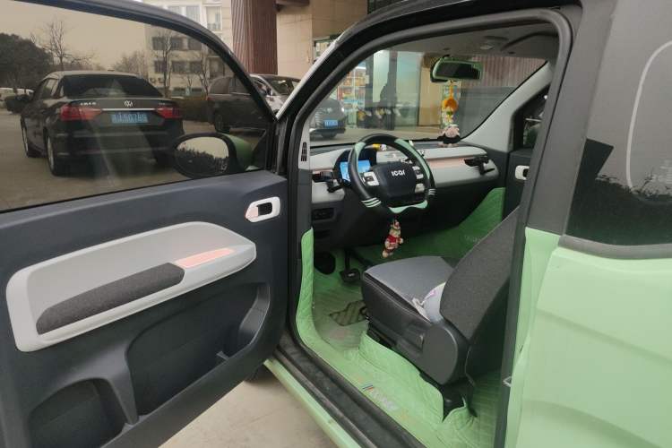 Used Chery QQ Ice Cream 2022 170km Sundae Phosphate Lithium-Ion Driver Seat