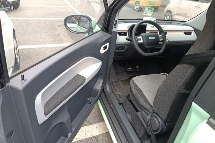 Used Chery QQ Ice Cream 2022 120km Conical Shape Lithium Iron Phosphate Driver Seat