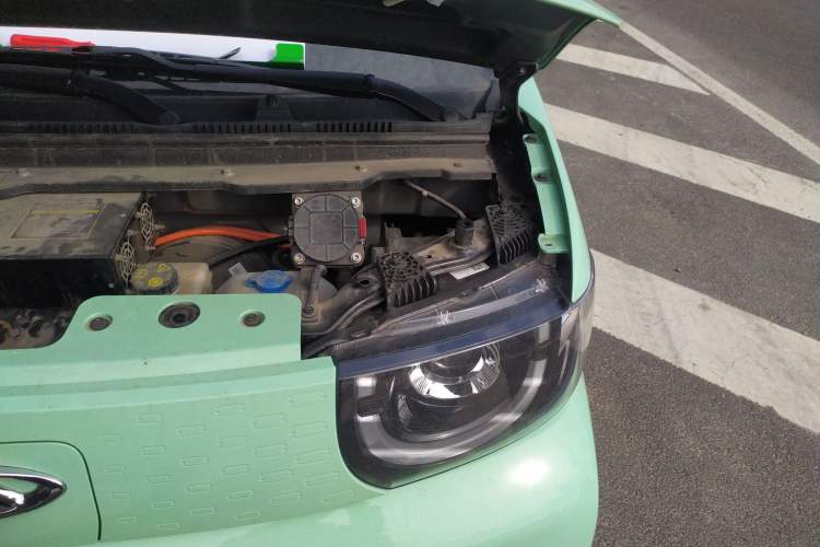 Used Chery QQ Ice Cream 2022 170km Sundae Phosphate Lithium-Ion Engine Bay Left