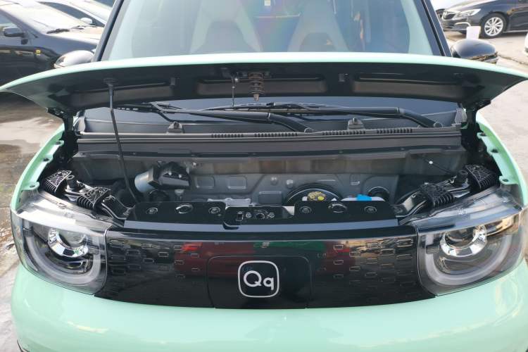 Used Chery QQ Ice Cream 2022 120km Conical Shape Lithium Iron Phosphate Engine Bay