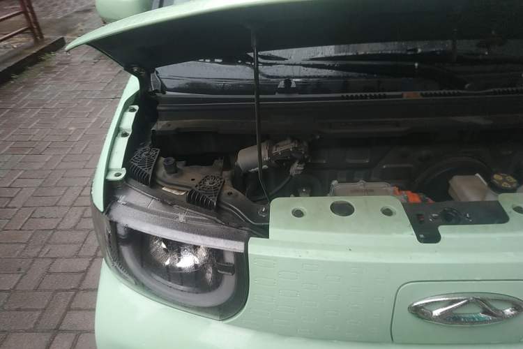 Used Chery QQ Ice Cream 2022 170km Sundae Phosphate Lithium-Ion Engine Bay Right
