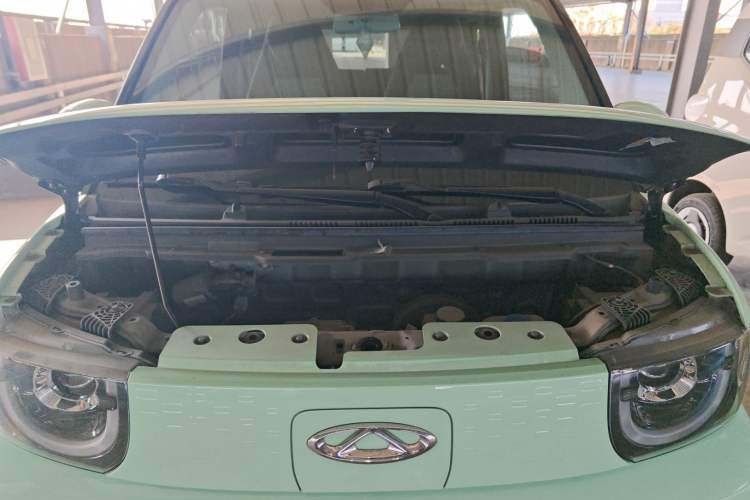 Used Chery QQ Ice Cream 2022 170km Sundae Phosphate Lithium-Ion Engine Bay