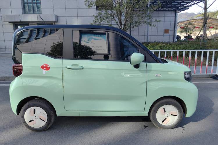 Used Chery QQ Ice Cream 2022 170km Sundae Phosphate Lithium-Ion Exterior 2