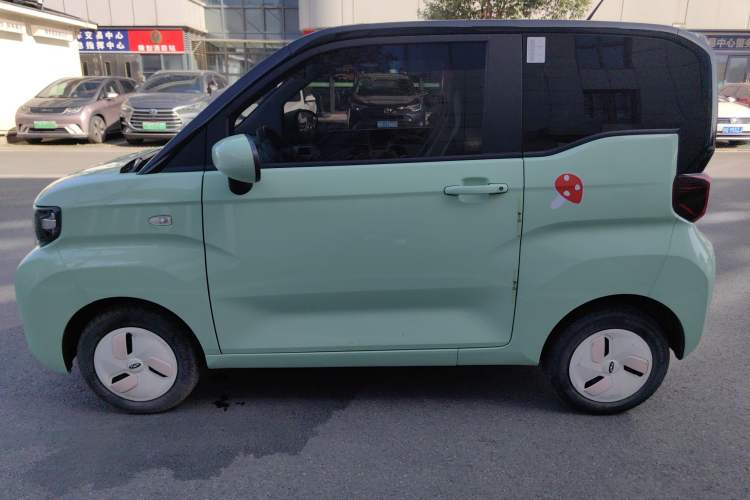 Used Chery QQ Ice Cream 2022 170km Sundae Phosphate Lithium-Ion Exterior 5