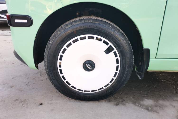 Used Chery QQ Ice Cream 2022 120km Conical Shape Lithium Iron Phosphate Exterior 7