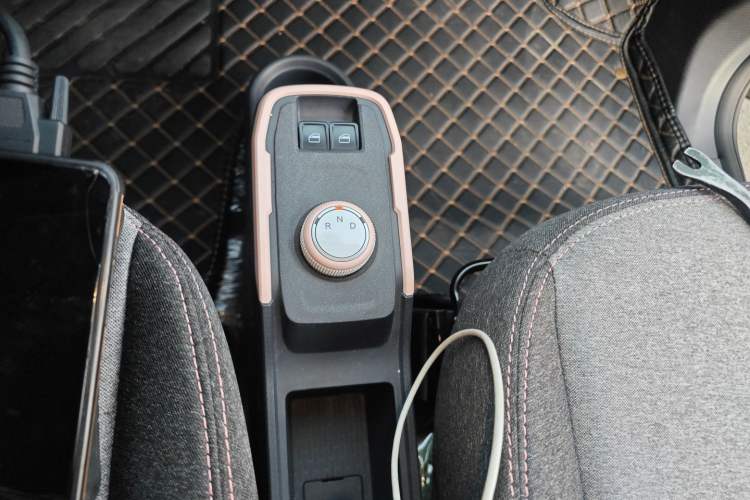 Used Chery QQ Ice Cream 2022 170km Sundae Phosphate Lithium-Ion Gear Lever