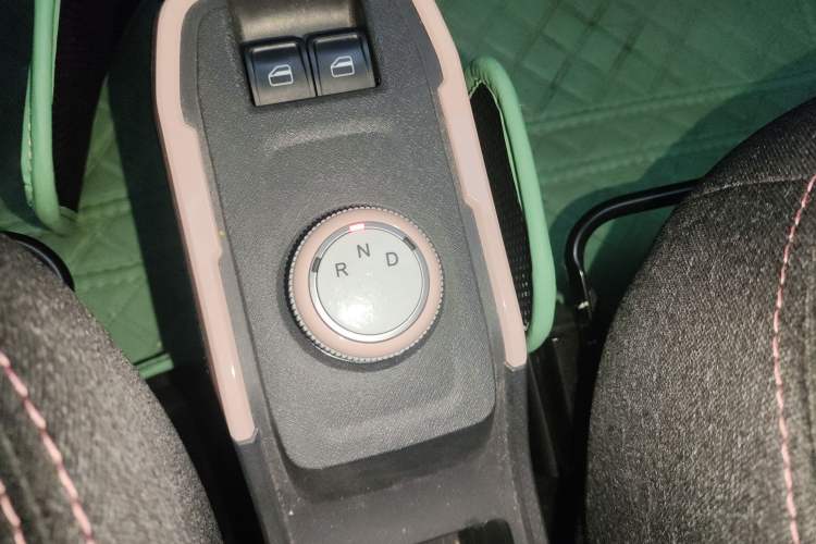 Used Chery QQ Ice Cream 2022 170km Sundae Phosphate Lithium-Ion Gear Lever