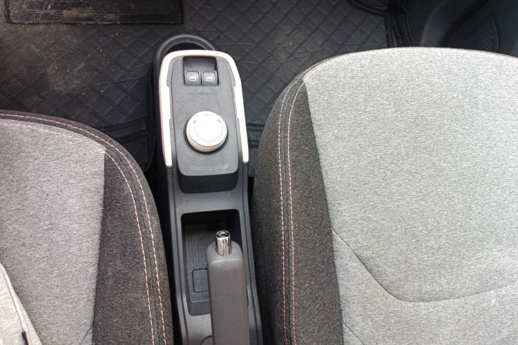 Used Chery QQ Ice Cream 2022 120km Conical Shape Lithium Iron Phosphate Gear Lever