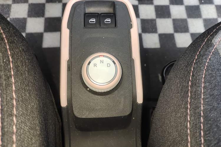 Used Chery QQ Ice Cream 2022 120km Conical Shape Lithium Iron Phosphate Gear Lever