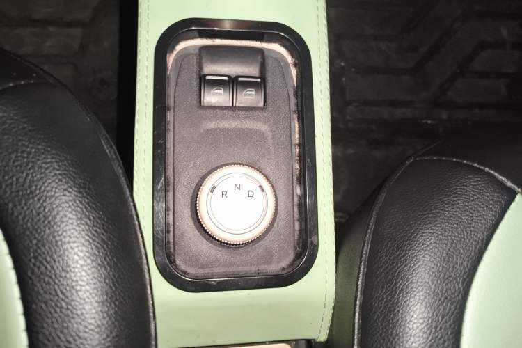 Used Chery QQ Ice Cream 2022 170km Sundae Ternary Lithium Gear Lever