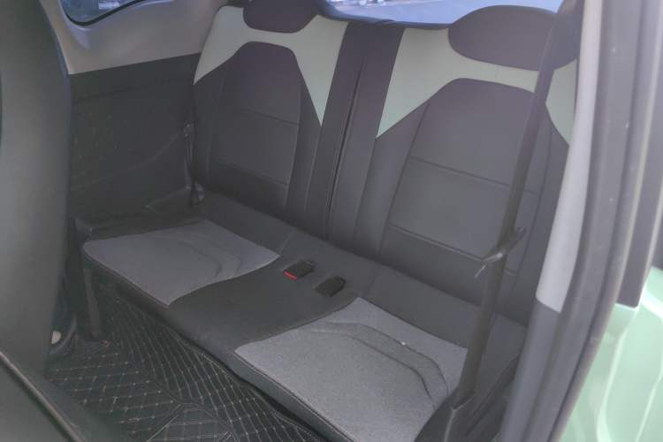 Used Chery QQ Ice Cream 2022 170km Sundae Phosphate Lithium-Ion Interior 1