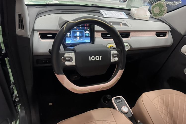 Used Chery QQ Ice Cream 2022 120km Conical Shape Lithium Iron Phosphate Interior 1