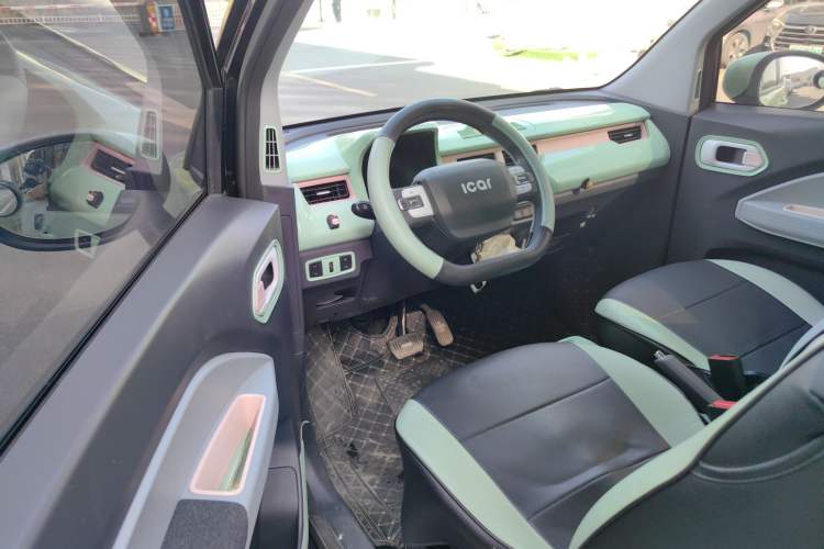 Used Chery QQ Ice Cream 2022 170km Sundae Phosphate Lithium-Ion Interior 2