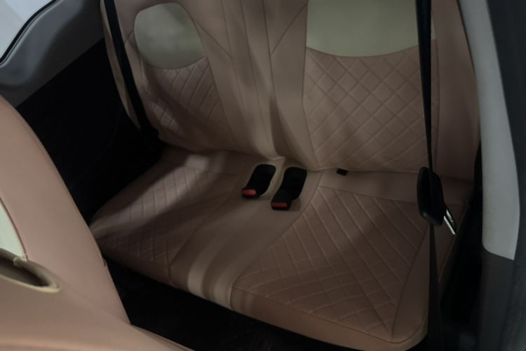 Used Chery QQ Ice Cream 2022 120km Conical Shape Lithium Iron Phosphate Interior 3