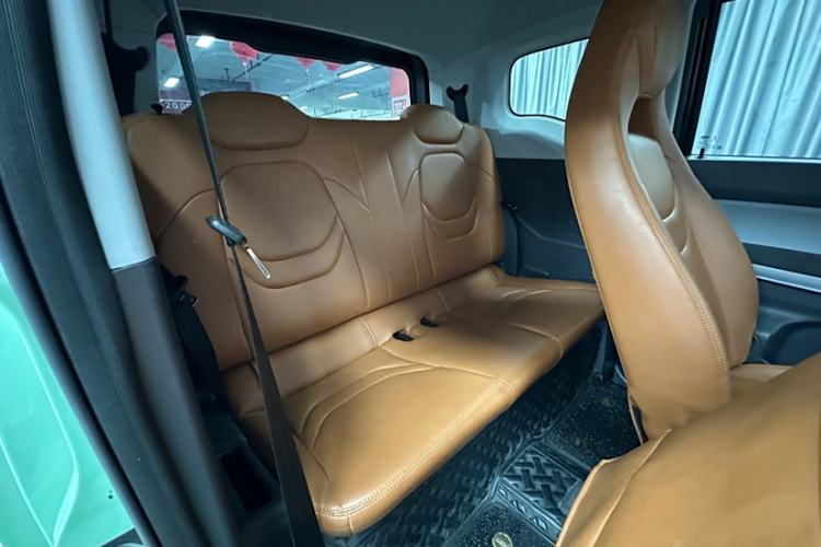Used Chery QQ Ice Cream 2022 120km Conical Shape Lithium Iron Phosphate Interior 5