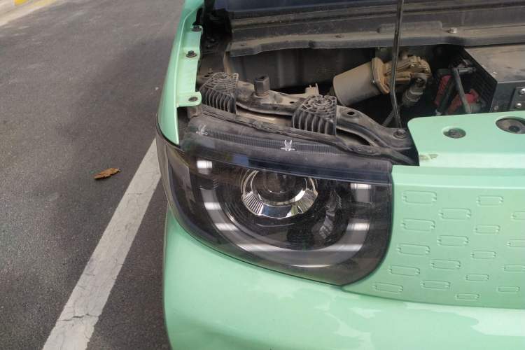 Used Chery QQ Ice Cream 2022 170km Sundae Phosphate Lithium-Ion Right Front Headlight