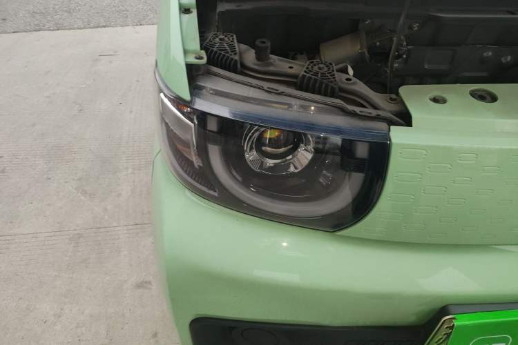 Used Chery QQ Ice Cream 2022 170km Sundae Phosphate Lithium-Ion Right Front Headlight