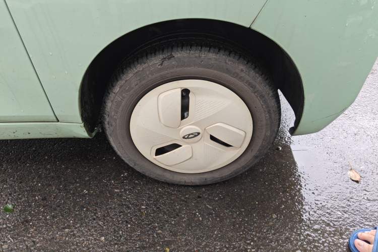 Used Chery QQ Ice Cream 2022 Pudding Model Right Front Wheel Hub