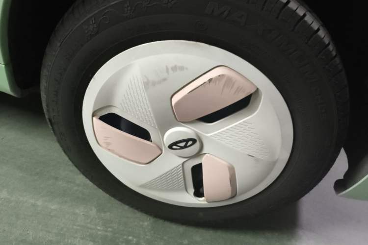 Used Chery QQ Ice Cream 2022 170km Sundae Ternary Lithium Right Front Wheel Hub