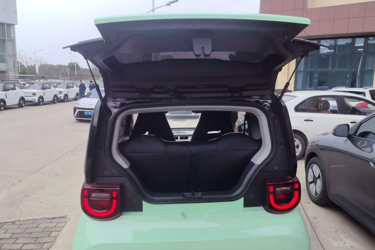 Used Chery QQ Ice Cream 2022 170km Sundae Phosphate Lithium-Ion Trunk