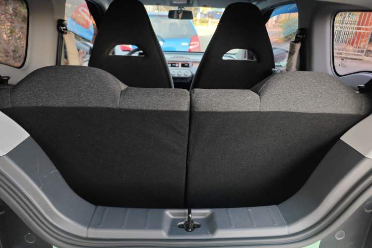 Used Chery QQ Ice Cream 2022 170km Sundae Phosphate Lithium-Ion Trunk