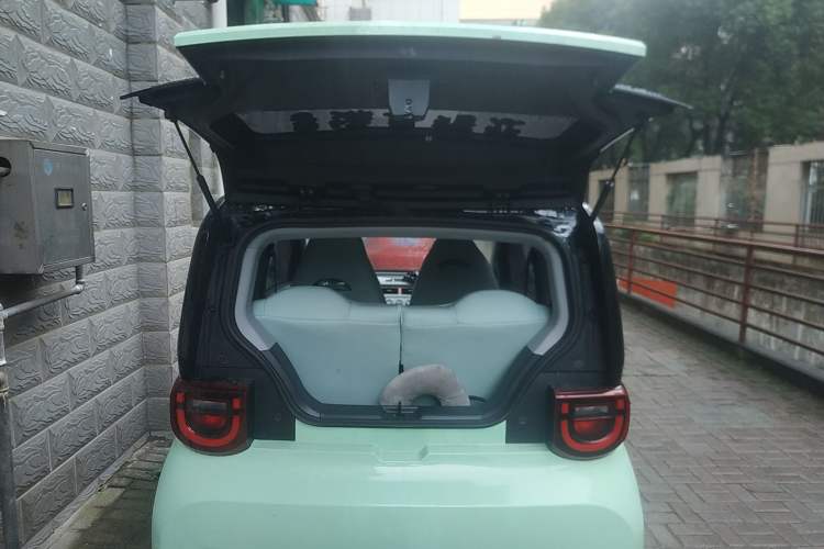 Used Chery QQ Ice Cream 2022 170km Sundae Phosphate Lithium-Ion Trunk