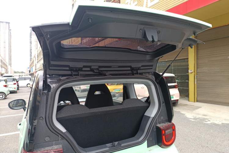 Used Chery QQ Ice Cream 2022 120km Conical Shape Lithium Iron Phosphate Trunk