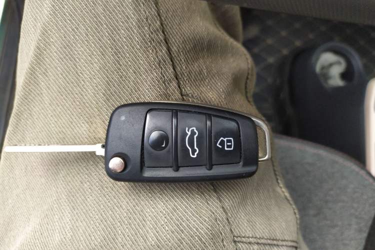 Used Chery QQ Ice Cream 2022 170km Sundae Phosphate Lithium-Ion Vehicle Key