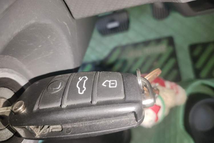 Used Chery QQ Ice Cream 2022 170km Sundae Phosphate Lithium-Ion Vehicle Key