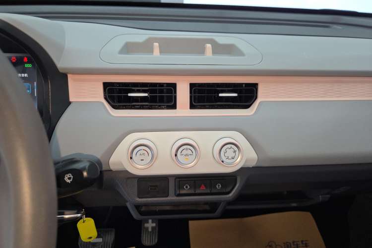 Used Chery QQ Ice Cream 2022 120km Conical Shape Lithium Iron Phosphate Audio And AC Panel