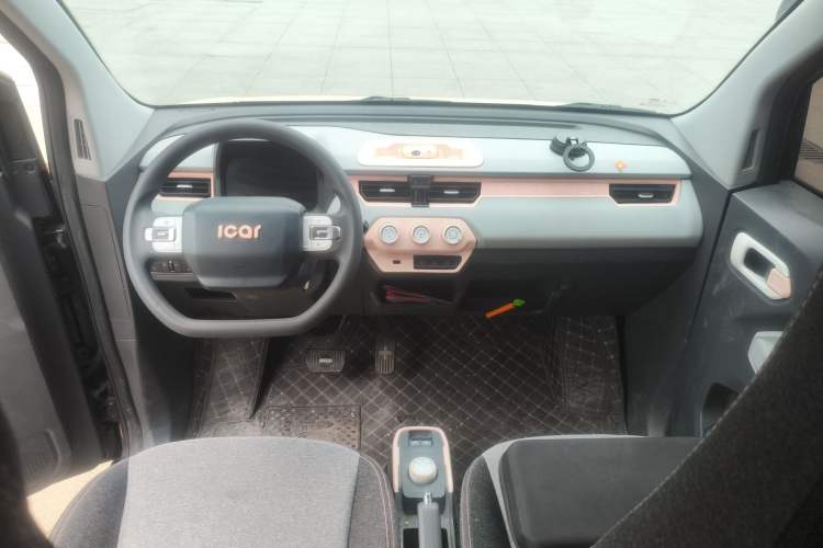 Used Chery QQ Ice Cream 2022 120km Conical Shape Lithium Iron Phosphate Center Console
