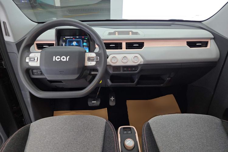 Used Chery QQ Ice Cream 2022 120km Conical Shape Lithium Iron Phosphate Center Console