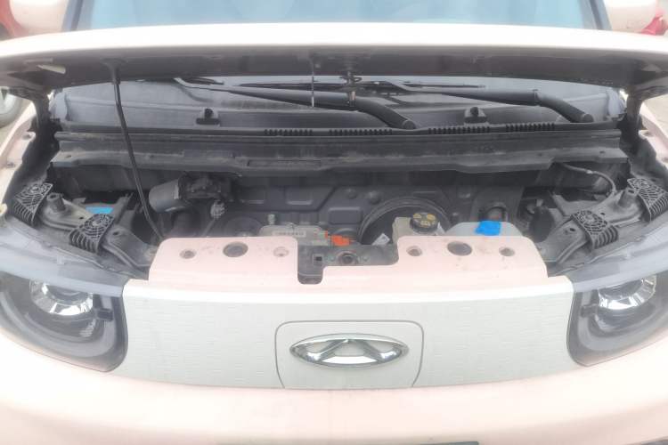 Used Chery QQ Ice Cream 2022 120km Conical Shape Lithium Iron Phosphate Engine Bay