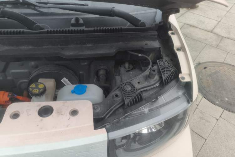Used Chery QQ Ice Cream 2022 120km Conical Shape Lithium Iron Phosphate Engine Bay Left
