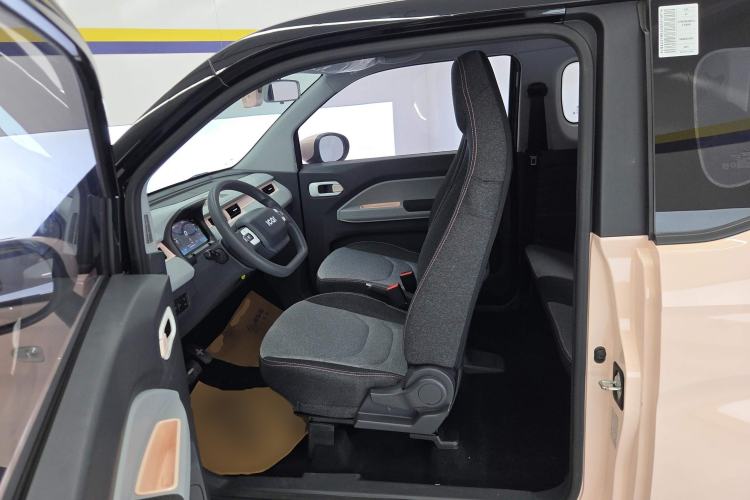 Used Chery QQ Ice Cream 2022 120km Conical Shape Lithium Iron Phosphate Left Front Seat