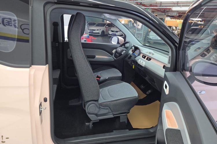 Used Chery QQ Ice Cream 2022 120km Conical Shape Lithium Iron Phosphate Right Front Seat