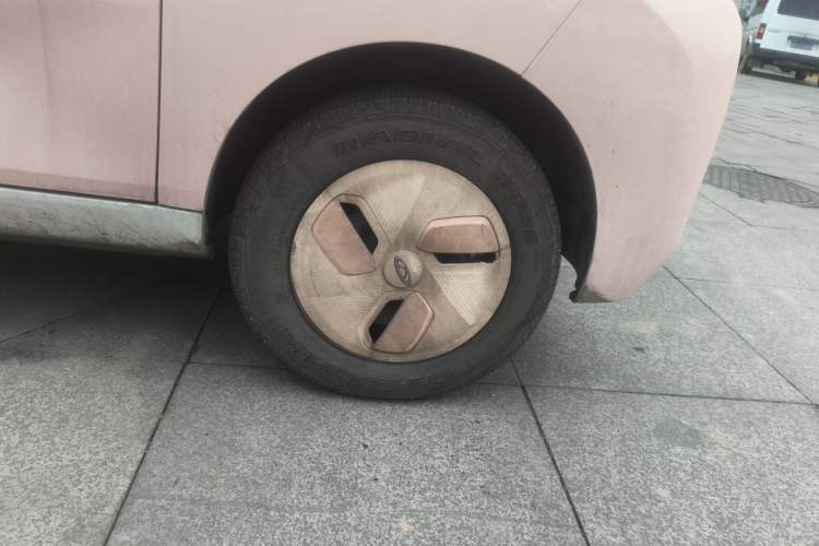 Used Chery QQ Ice Cream 2022 120km Conical Shape Lithium Iron Phosphate Right Front Wheel Hub