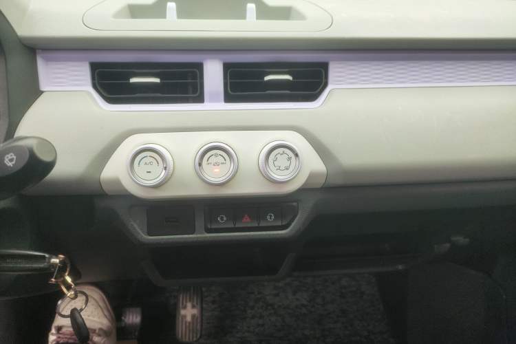 Used Chery QQ Ice Cream 2022 170km Sundae Ternary Lithium Audio And AC Panel