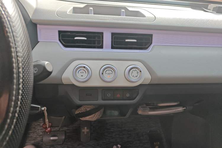 Used Chery QQ Ice Cream 2022 170km Sundae Phosphate Lithium-Ion Audio And AC Panel